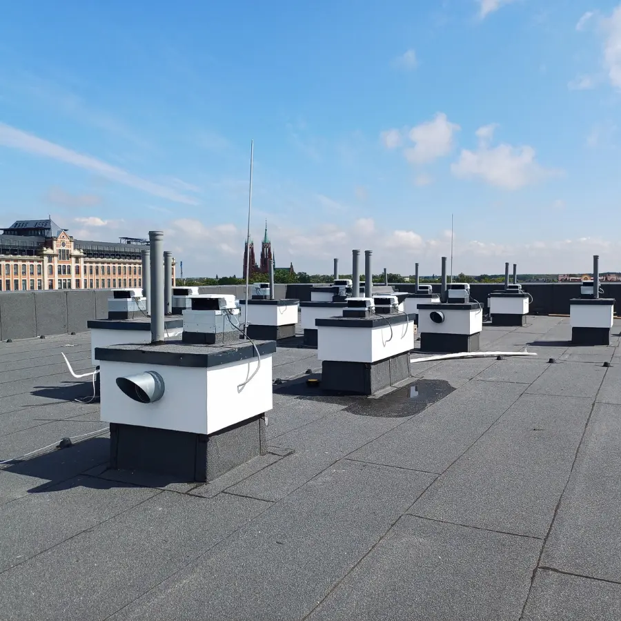 wentylatory dachowe na budynku mieszkalnym w Żyrardowie